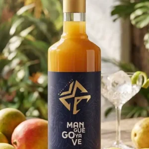 planteur-mangue-goyave-la-bouteille-est-sur-une-table-en-bois-avec-des-mangues-et-goyaves-fraîches-autour